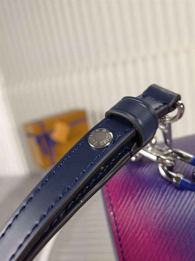 Louis Vuitton Twist PM handbag - LHB611 - 9