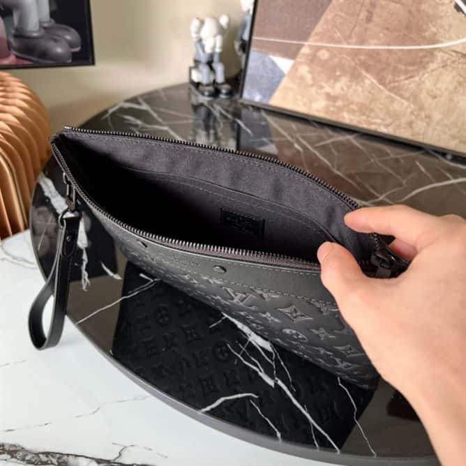 Louis Vuitton Discovery Pochette - LP68 - 7