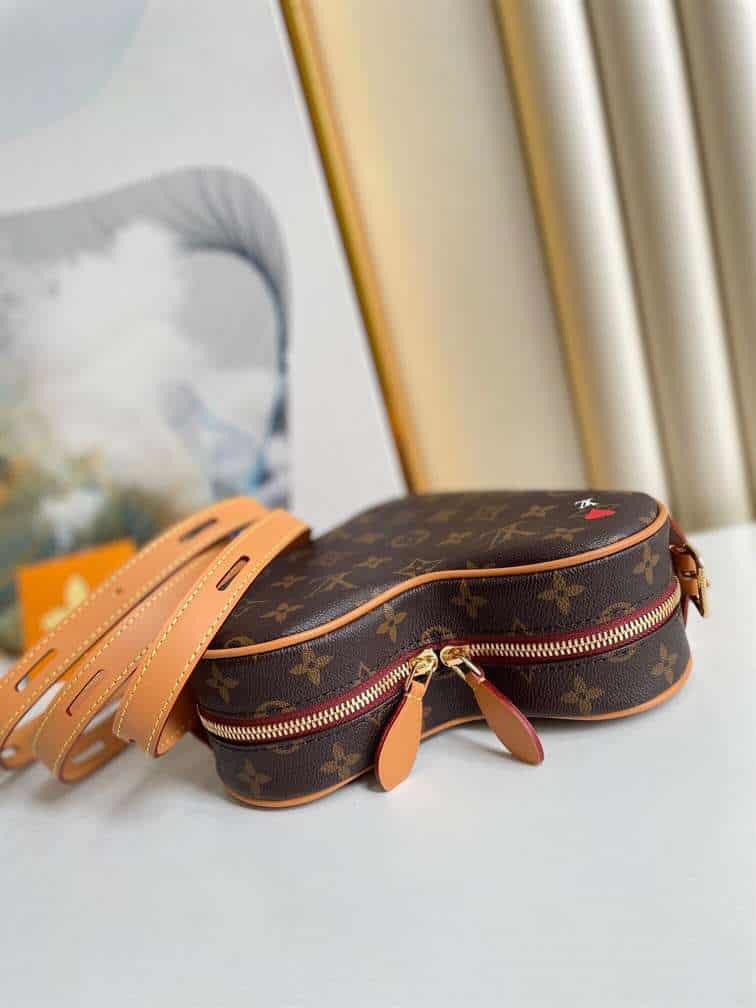 Louis Vuitton Game On Coeur - LHB200 - 9