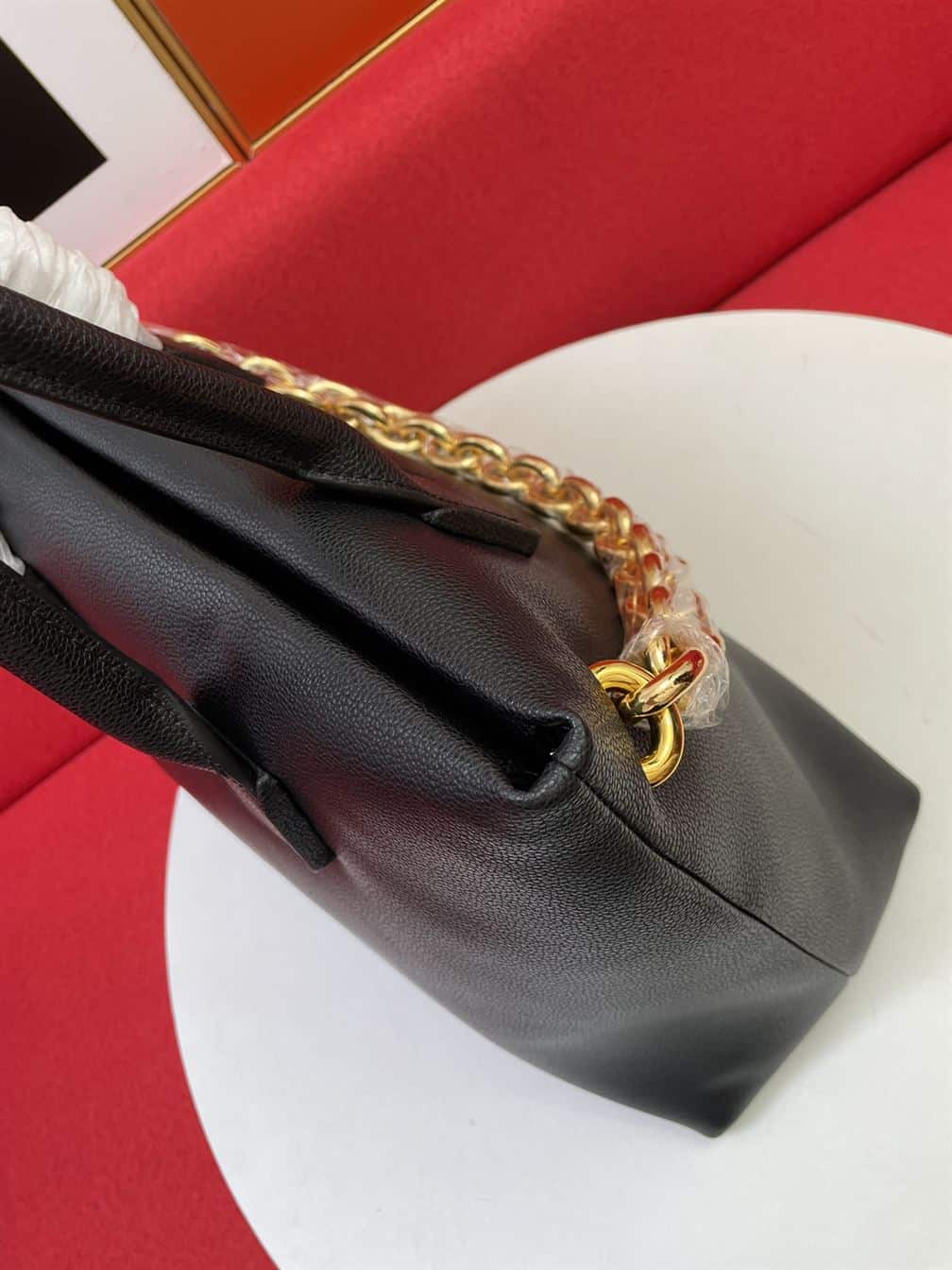 Bottega Veneta Women's Chain Tote in Black - PBV19 - 9