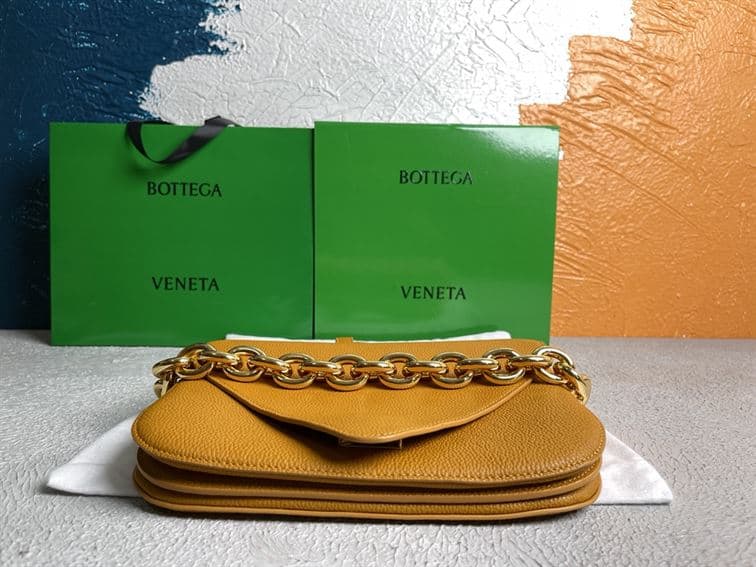 Bottega Veneta Wonmen's Mount in Cob - PBV15 - 10