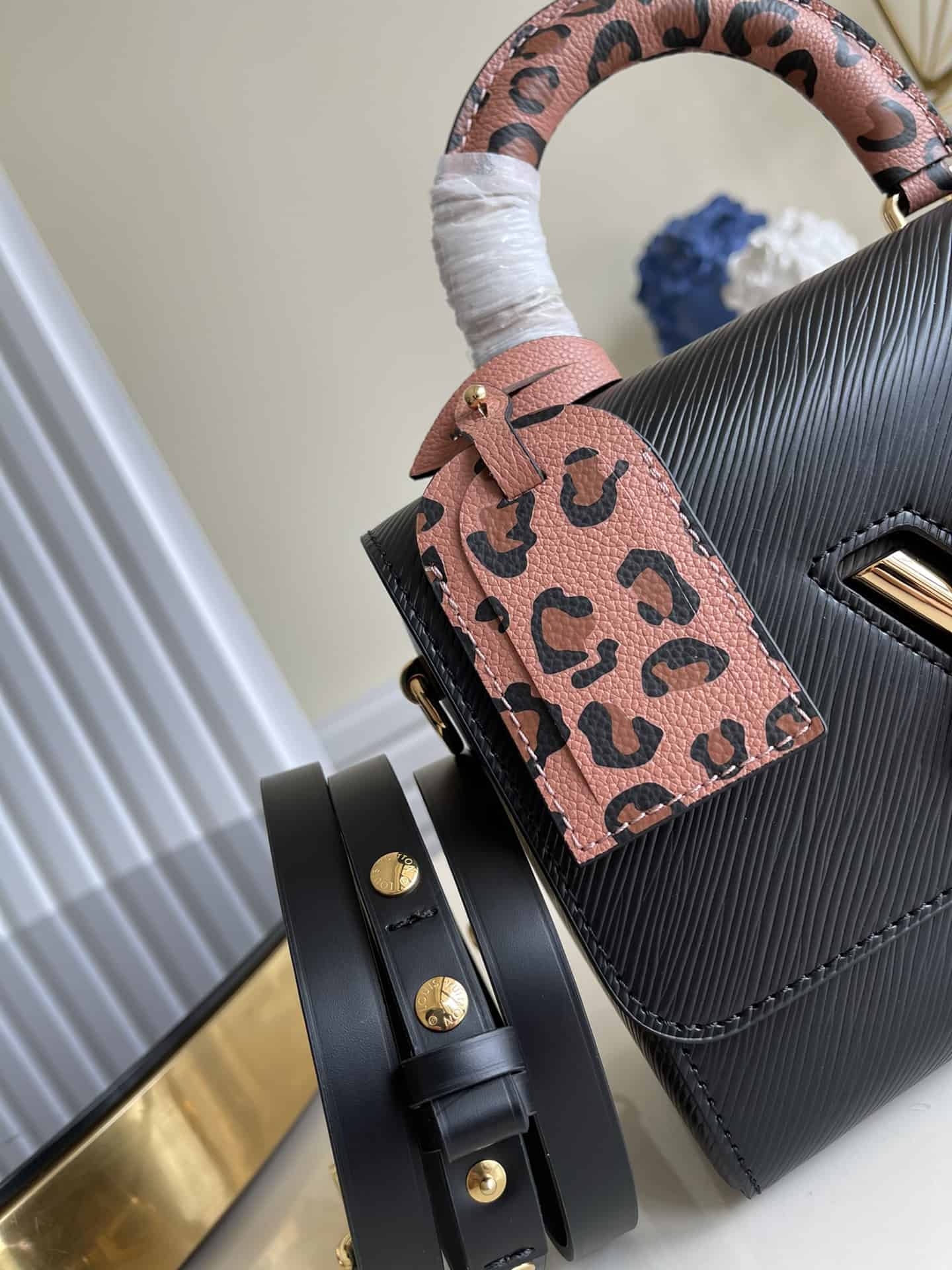 Louis Vuitton Twist MM Epi Leathers In Black - LHB483 - 10