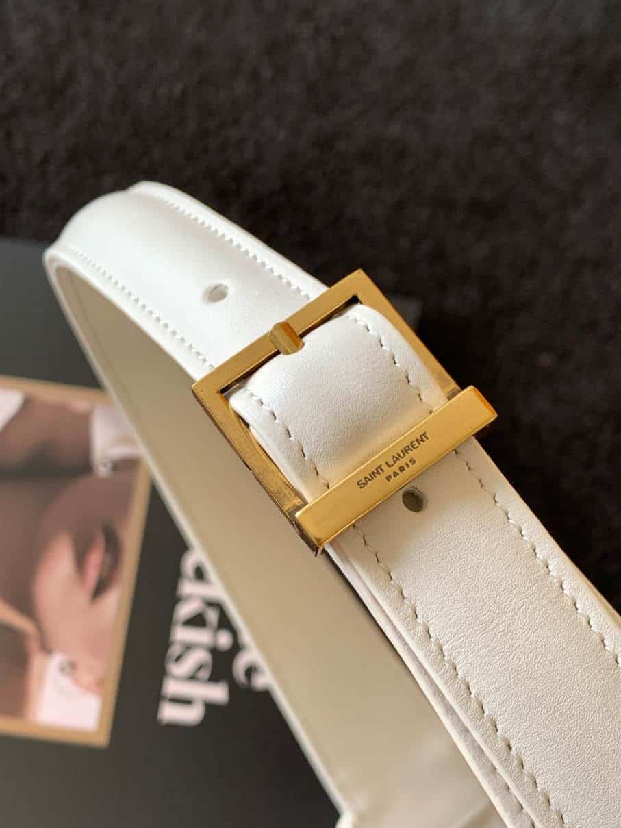 Le 5 À 7 Hobo Bag In Smooth Leather - YPS07 - 10