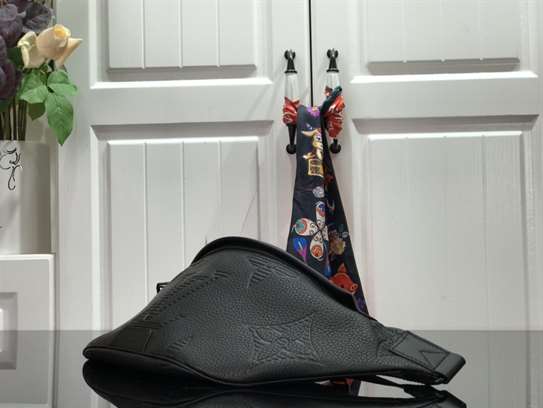 Louis Vuitton Discovery Bumbag - LBB256 - 9