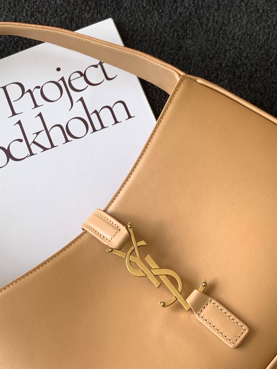 Le 5 À 7 Hobo Bag In Vegetable-Tanned Leather - YPS08 - 10