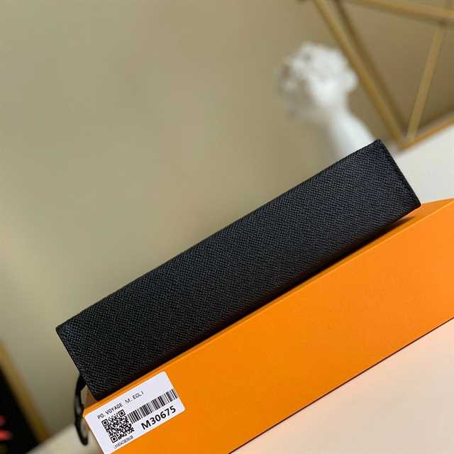 Louis Vuitton Pochette Voyage Mm Taiga Leather LP58 - 9