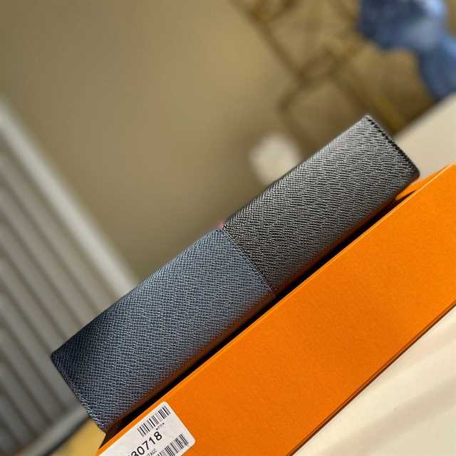 Louis Vuitton Pochette Voyage Mm Taiga Leather LP21 - 9