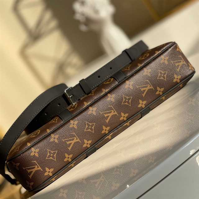 Louis Vuitton Porte-Documents Voyage Monogram Macassar Canvas LDB061 - 9