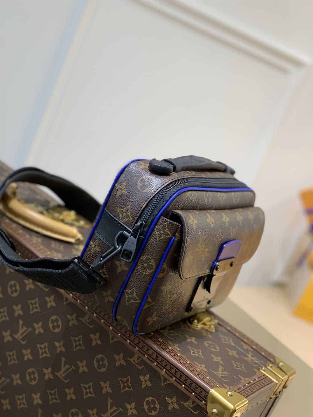 Louis Vuitton S Lock Messenger Bag - LMB325 - 6