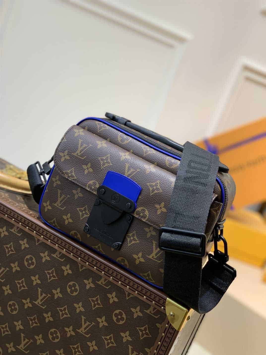 Louis Vuitton S Lock Messenger Bag - LMB325 - 10