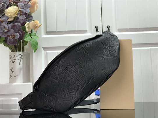 Louis Vuitton Discovery Bumbag - LBB256 - 2