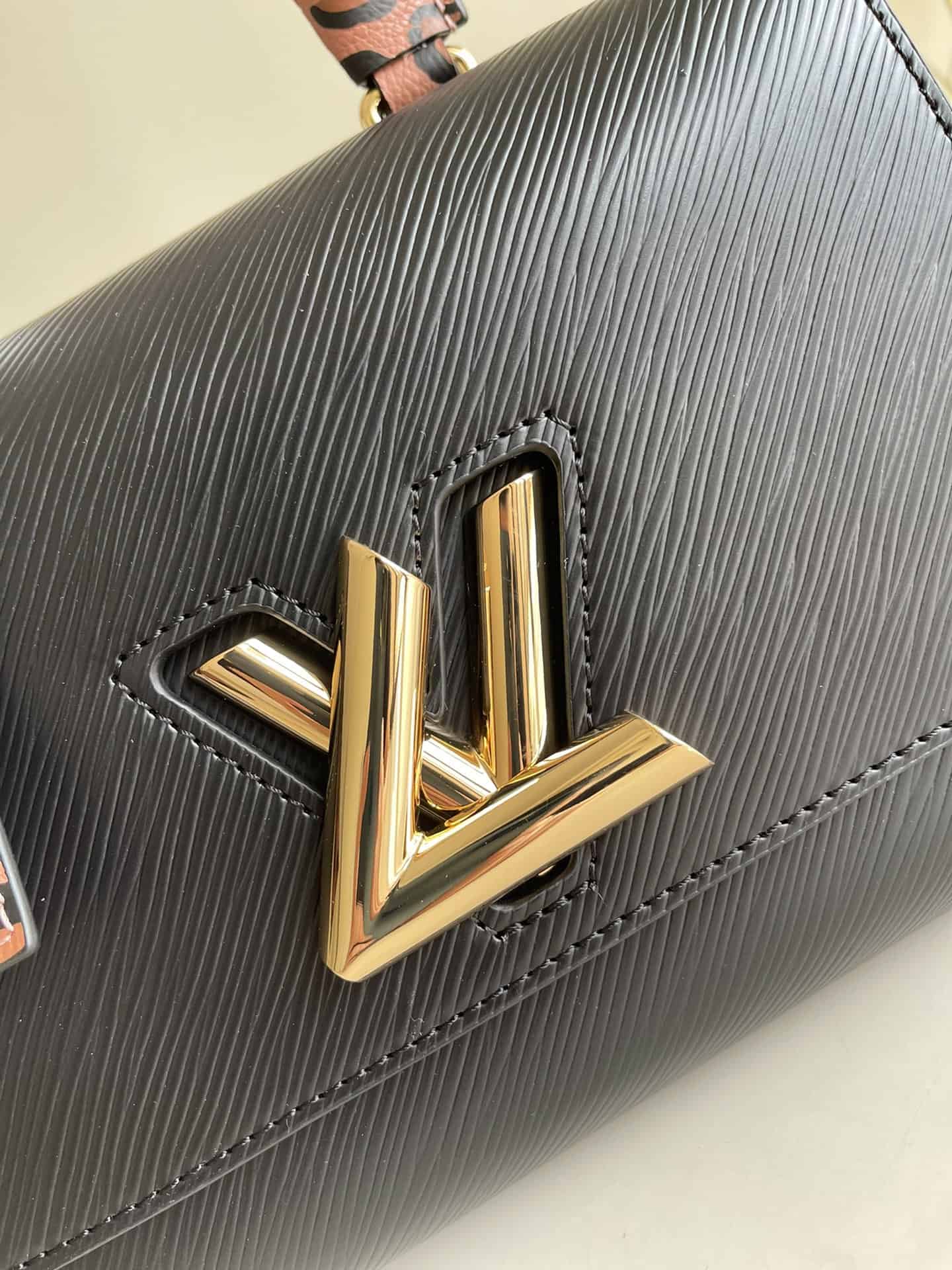 Louis Vuitton Twist MM Epi Leathers In Black - LHB483 - 4