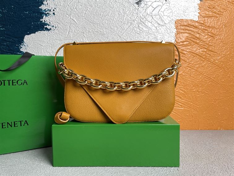 Bottega Veneta Wonmen's Mount in Cob - PBV15 - 2