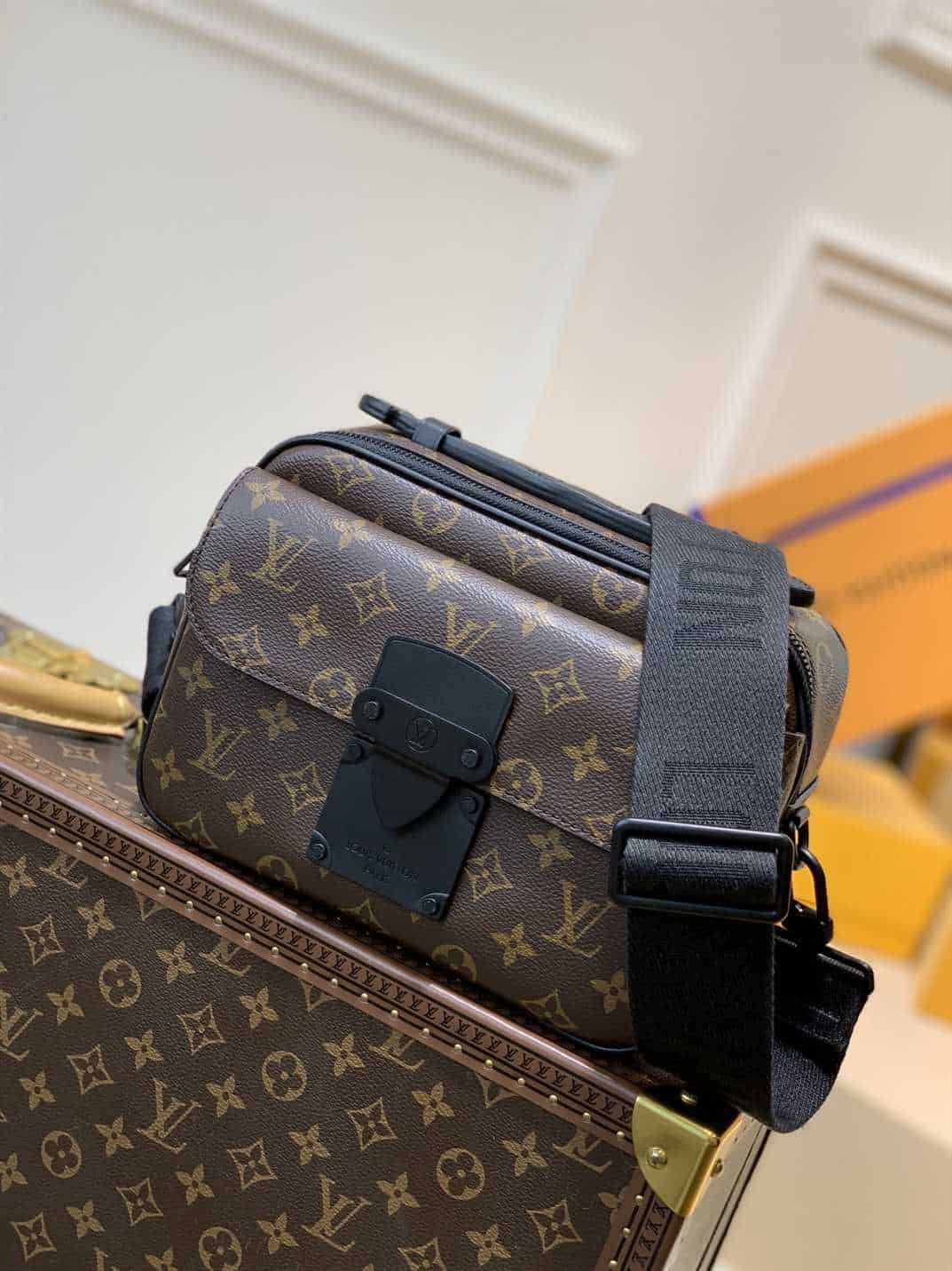 Louis Vuitton S Lock Messenger Bag - LMB325 - 3