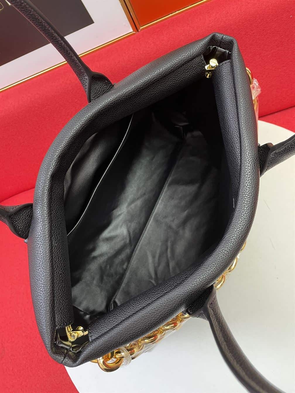 Bottega Veneta Women's Chain Tote in Black - PBV19 - 6