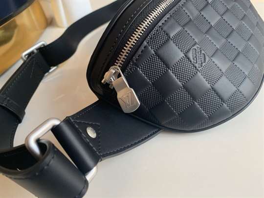 Louis Vuitton Discovery Bumbag - LBB249 - 4