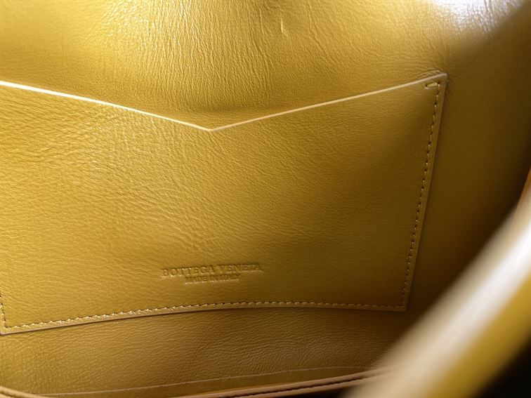 Bottega Veneta Wonmen's Mount in Cob - PBV15 - 7