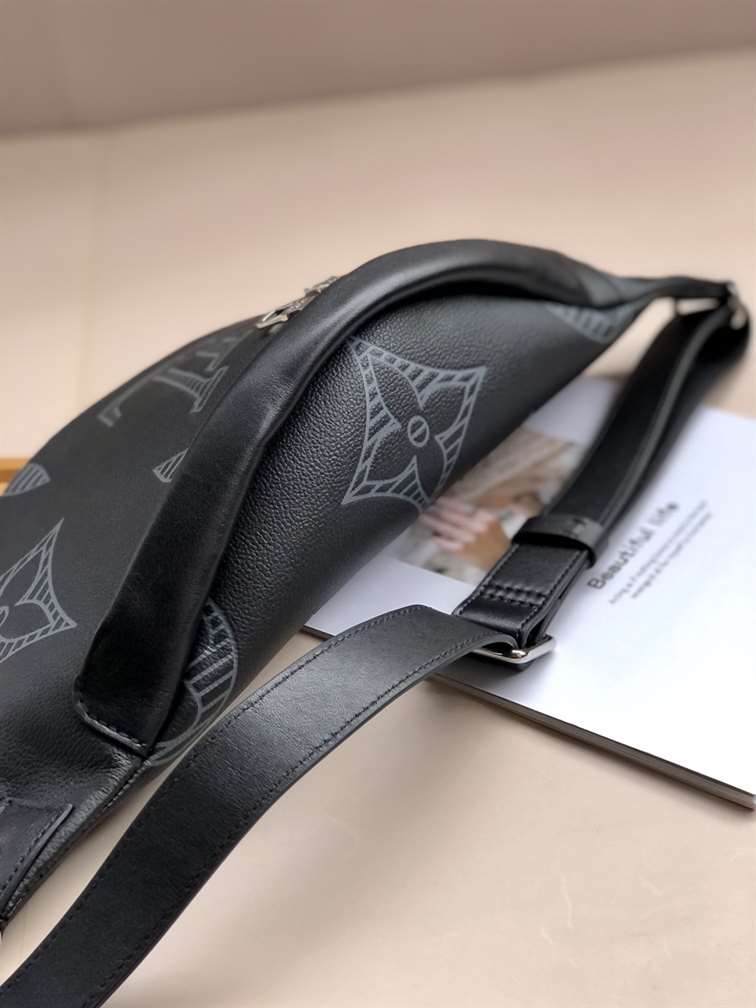 Louis Vuitton Discovery Bumbag - LBB282 - 5
