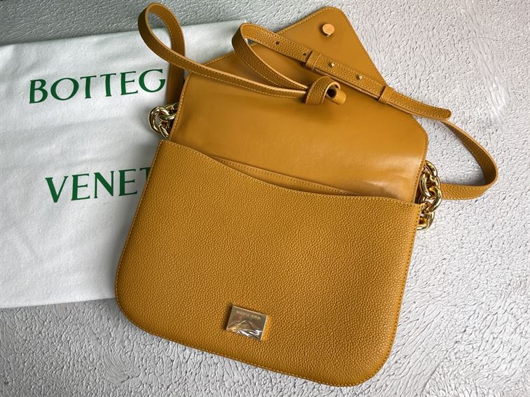 Bottega Veneta Wonmen's Mount in Cob - PBV15 - 4