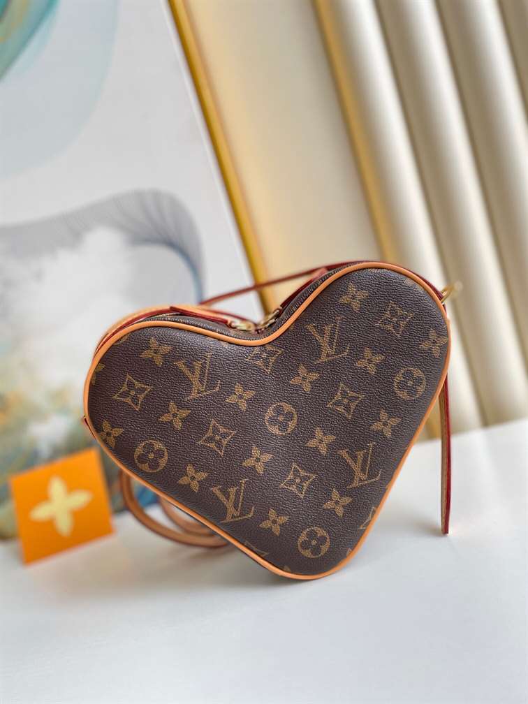 Louis Vuitton Game On Coeur - LHB200 - 3