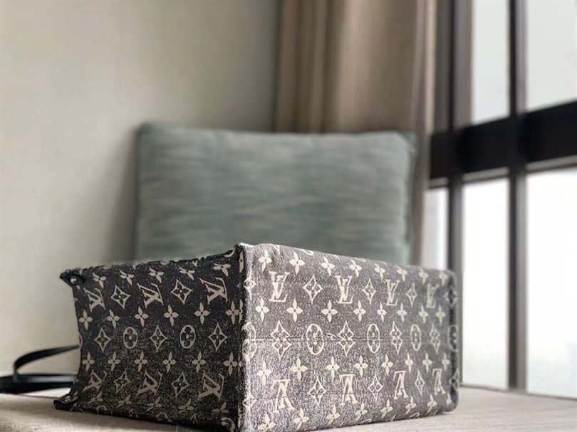 Louis Vuitton OnTheGo MM Tote Bag - LTB557 - 3