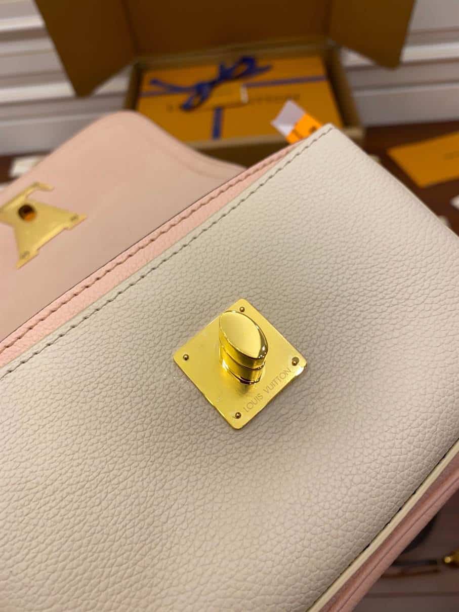 Louis Vuitton Lockme Tender - LHB471 - 2