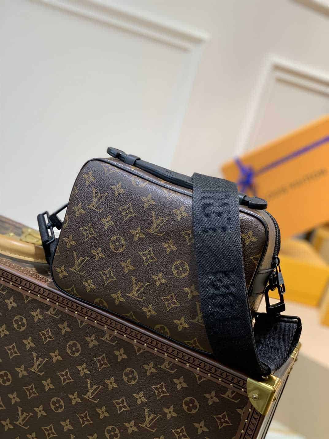 Louis Vuitton S Lock Messenger Bag - LMB325 - 12