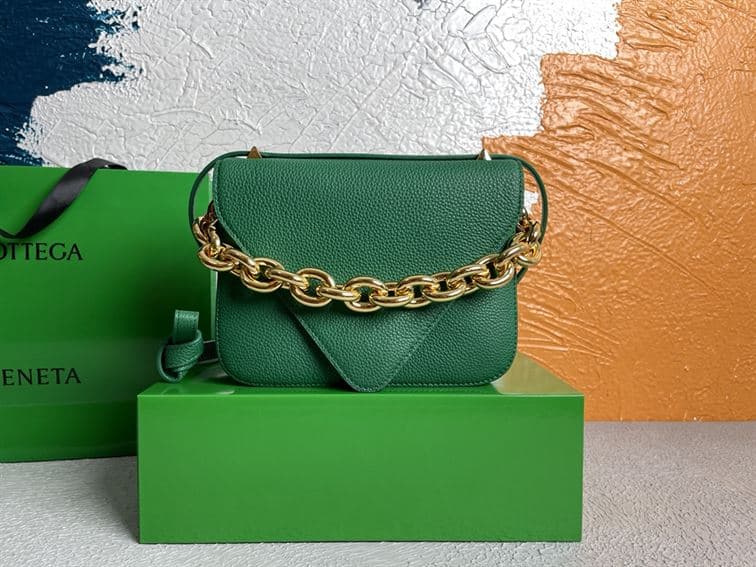 Bottega Veneta Wonmen's Mount in Jungle - PBV17 - 2
