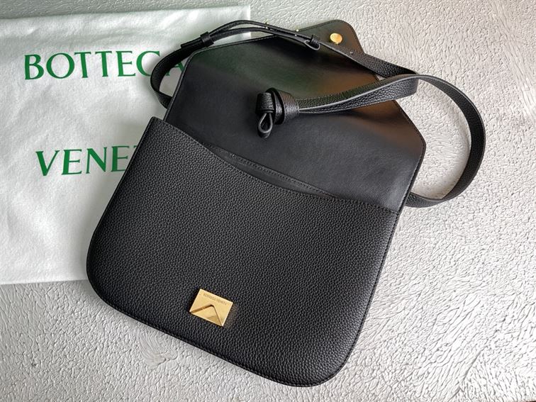 Bottega Veneta Wonmen's Mount in Black - PBV14 - 7