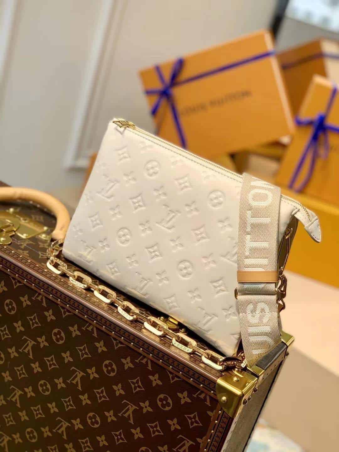 Louis Vuitton Coussin PM 27 - LHB480 - 2