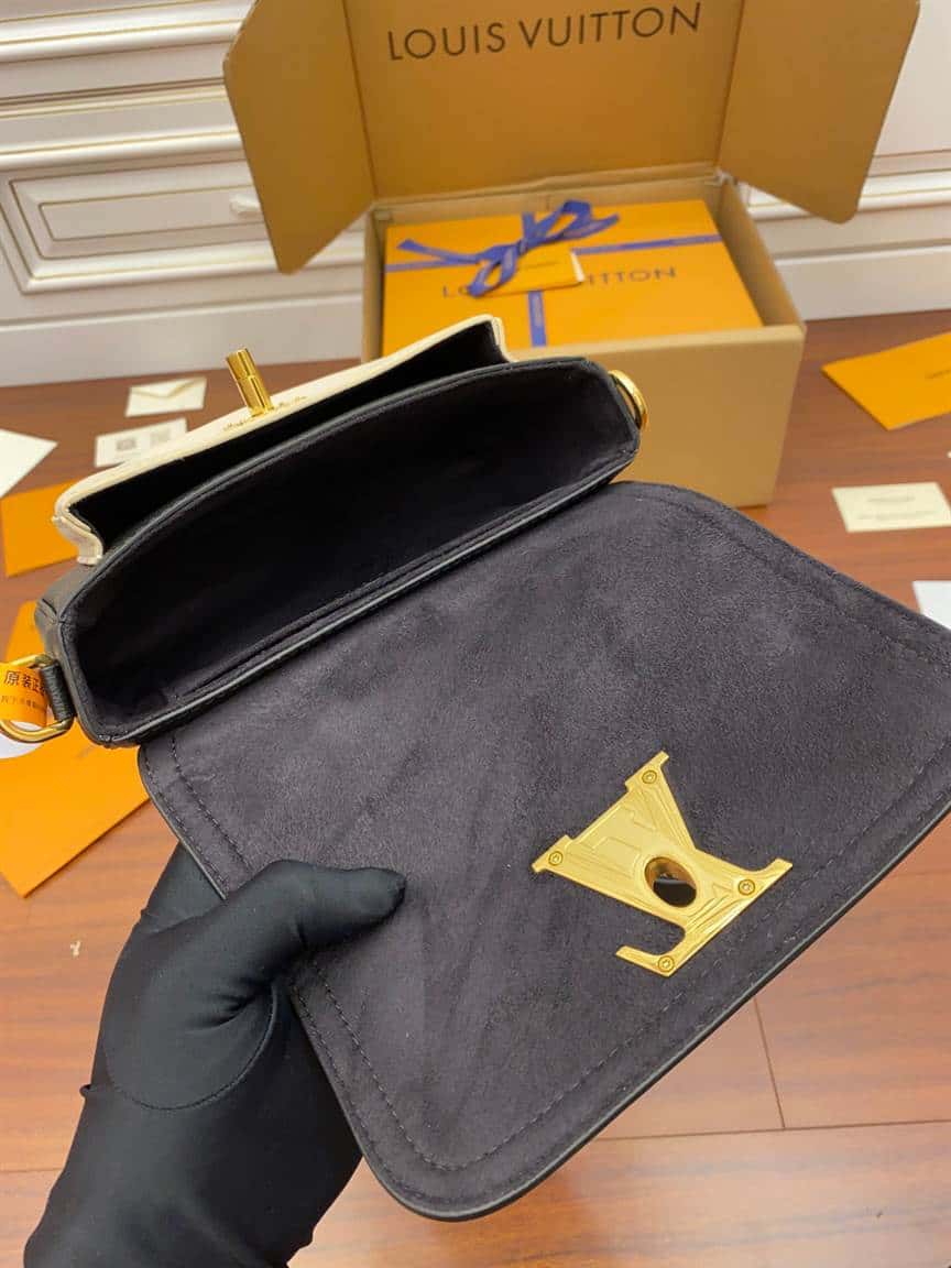 Louis Vuitton Lockme Tender - LHB472 - 4