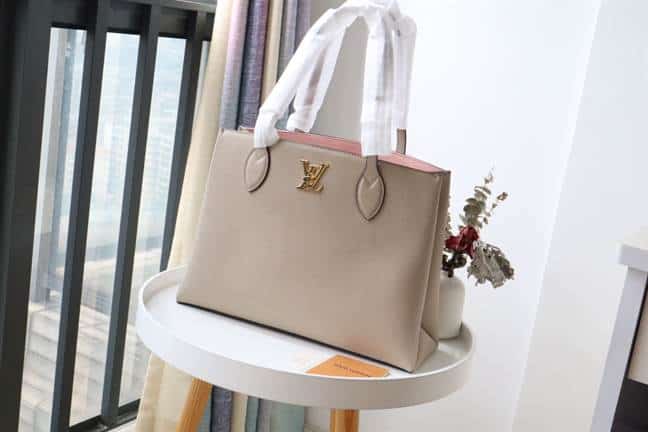 Louis Vuitton Lockme Shopper - LHB497 - 2