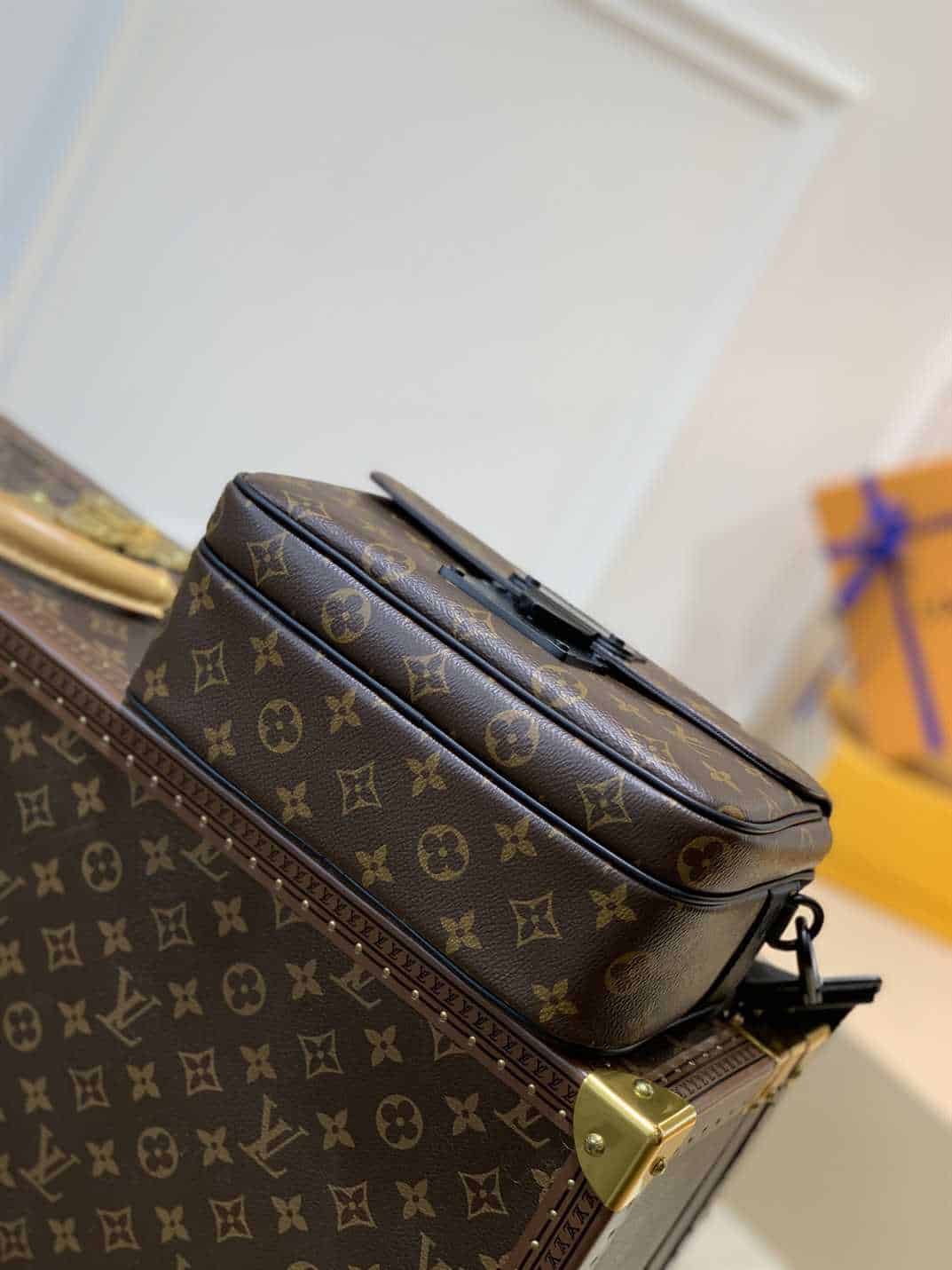 Louis Vuitton S Lock Messenger Bag - LMB325 - 5