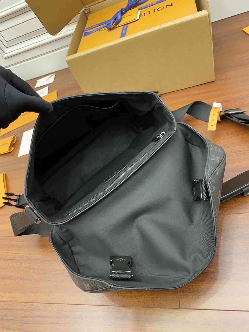 Louis Vuitton Messenger PM Voyager Bag - LMB321 - 6