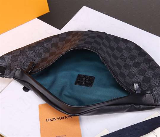 Louis Vuitton Discovery Bumbag - LBB289 - 5