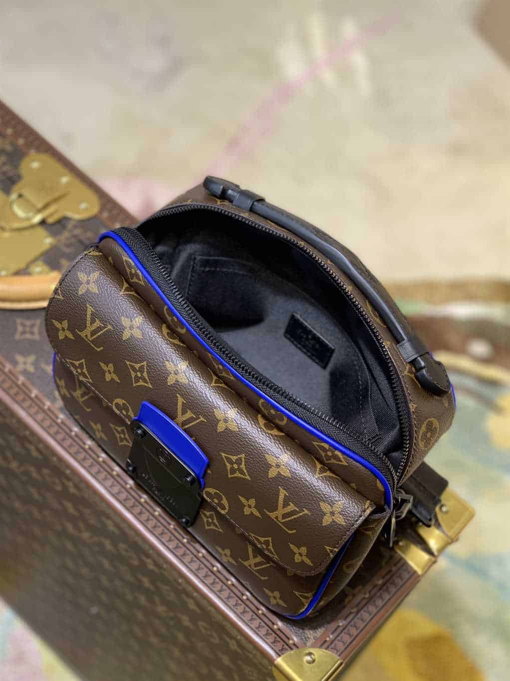Louis Vuitton S Lock Messenger Bag - LMB325 - 2