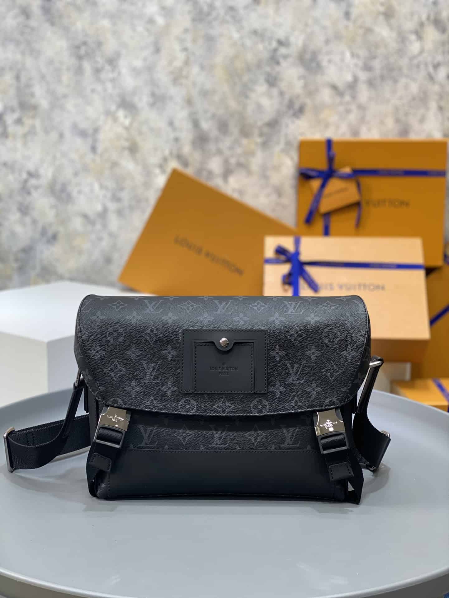 Louis Vuitton Messenger PM Voyager - LMB241 - 2
