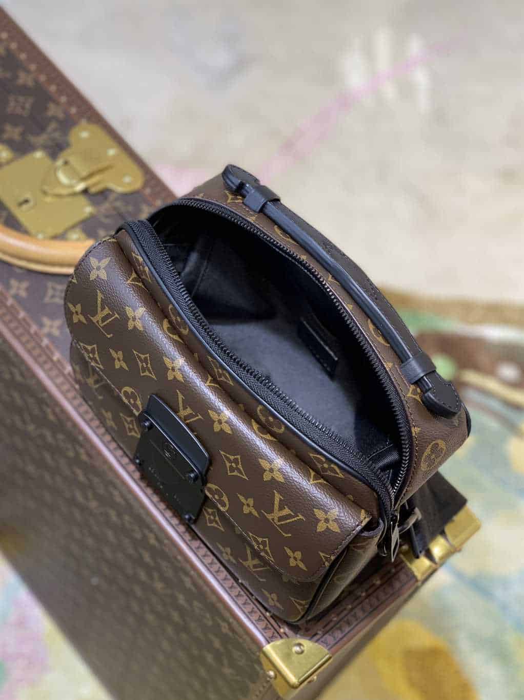 Louis Vuitton S Lock Messenger Bag - LMB325 - 9