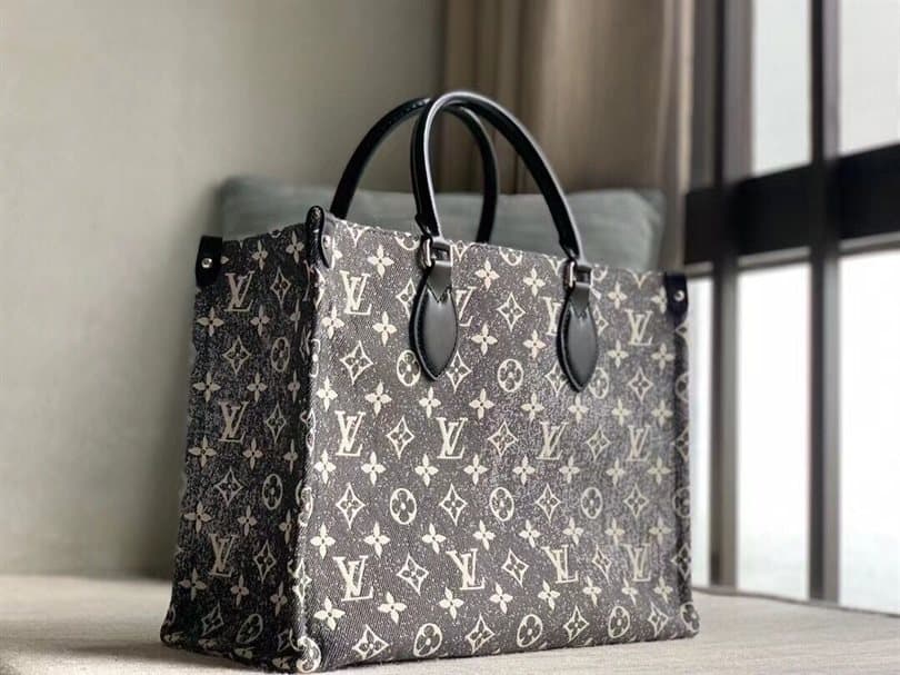 Louis Vuitton OnTheGo MM Tote Bag - LTB557 - 4