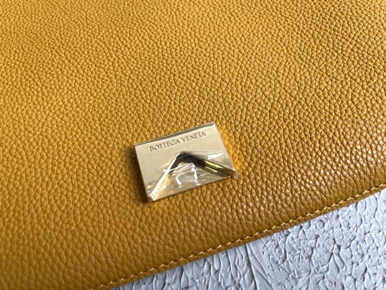 Bottega Veneta Wonmen's Mount in Cob - PBV15 - 6