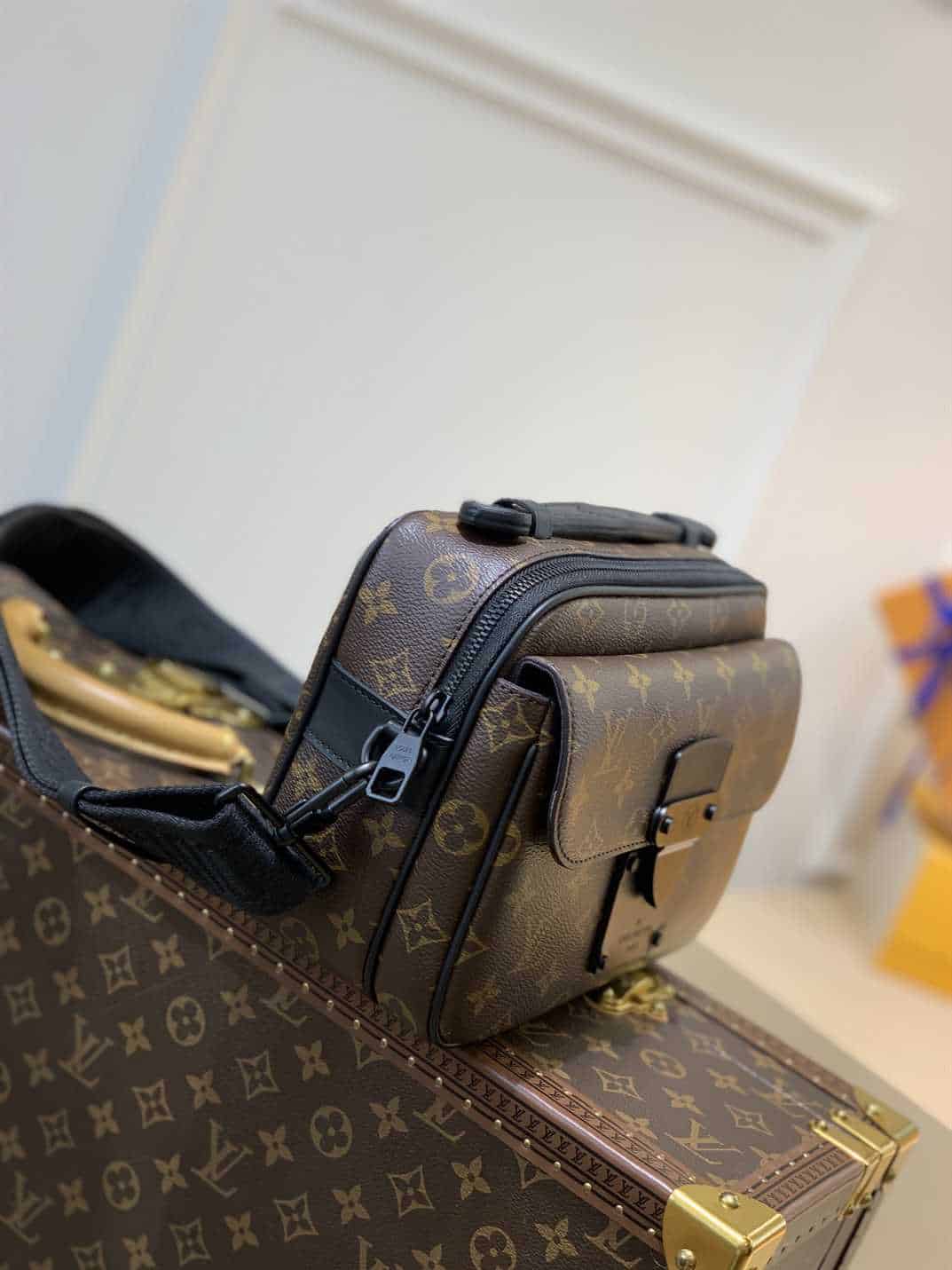 Louis Vuitton S Lock Messenger Bag - LMB325 - 11