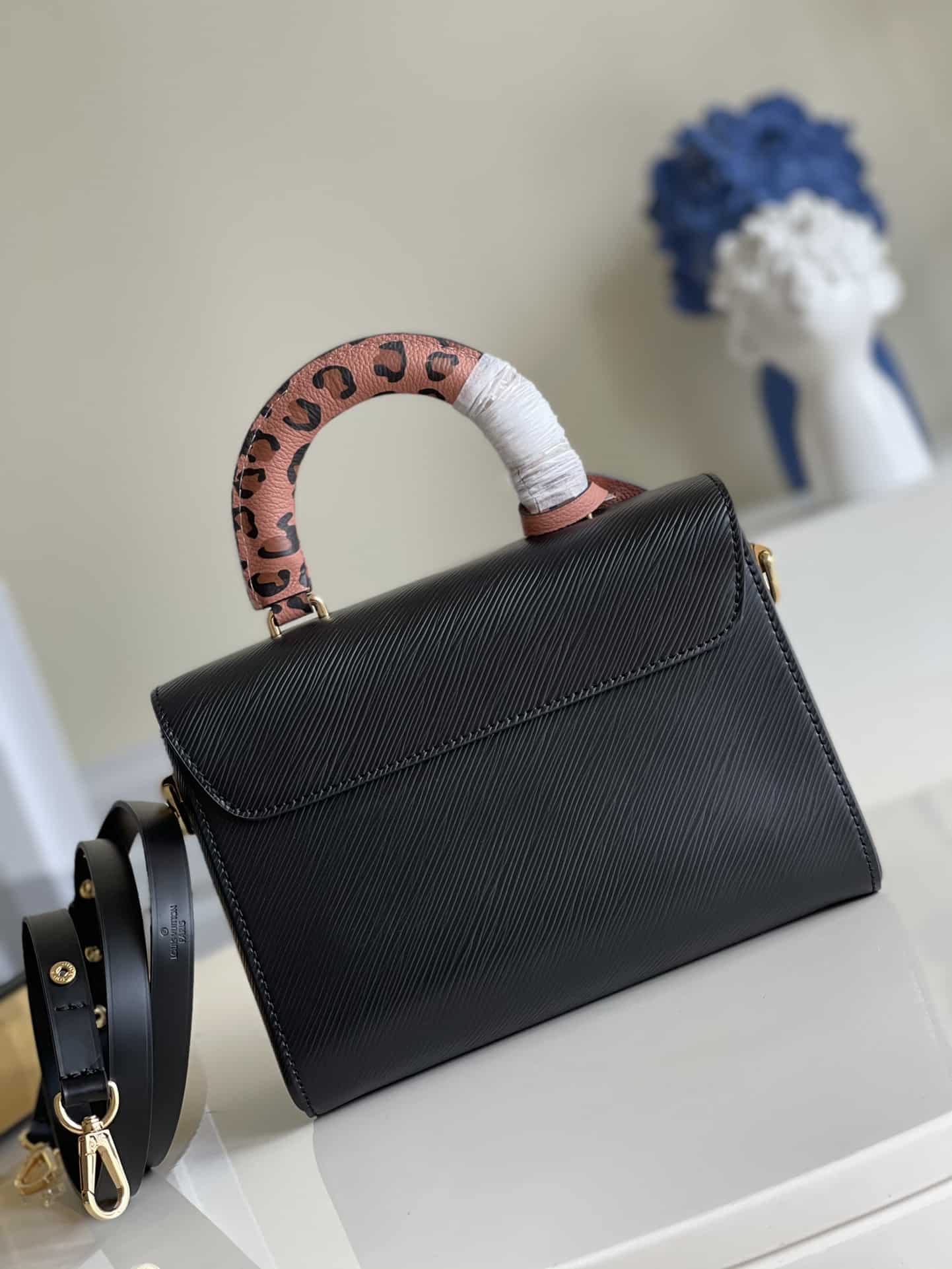 Louis Vuitton Twist MM Epi Leathers In Black - LHB483 - 3