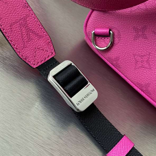 Louis Vuitton Outdoor Slingbag - LMB173 - 4