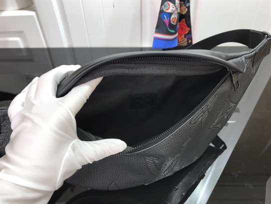 Louis Vuitton Discovery Bumbag - LBB256 - 4