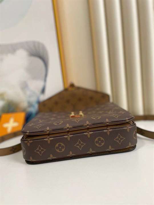 Louis Vuitton Pochette Métis - LHB207 - 7