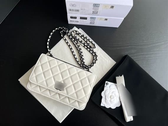 CNL Crossbody Bag - CHB180 - 1