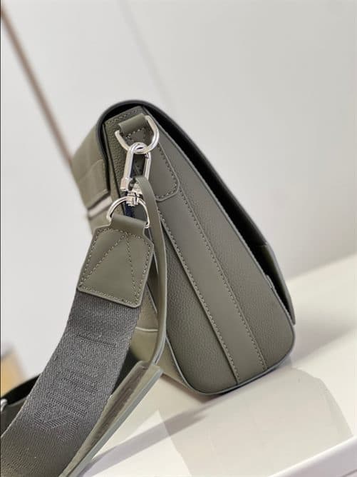LOUIS VUITTON TAKEOFF MESSENGER - LMB344 - 3