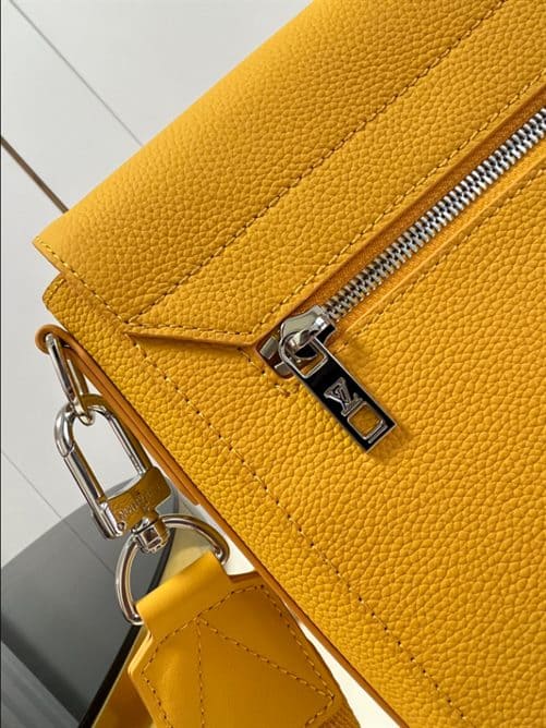 LOUIS VUITTON TAKEOFF MESSENGER - LMB345 - 4