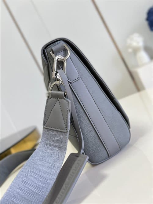 LOUIS VUITTON TAKEOFF MESSENGER - LMB346 - 3