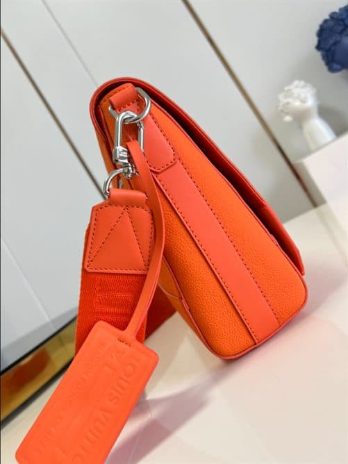 LOUIS VUITTON TAKEOFF MESSENGER - LMB348 - 3